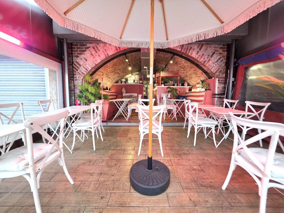 LICENSED SEAFRONT RESTAURANT/CAFE - WESTCLIFF-ON-SEA Photo 2