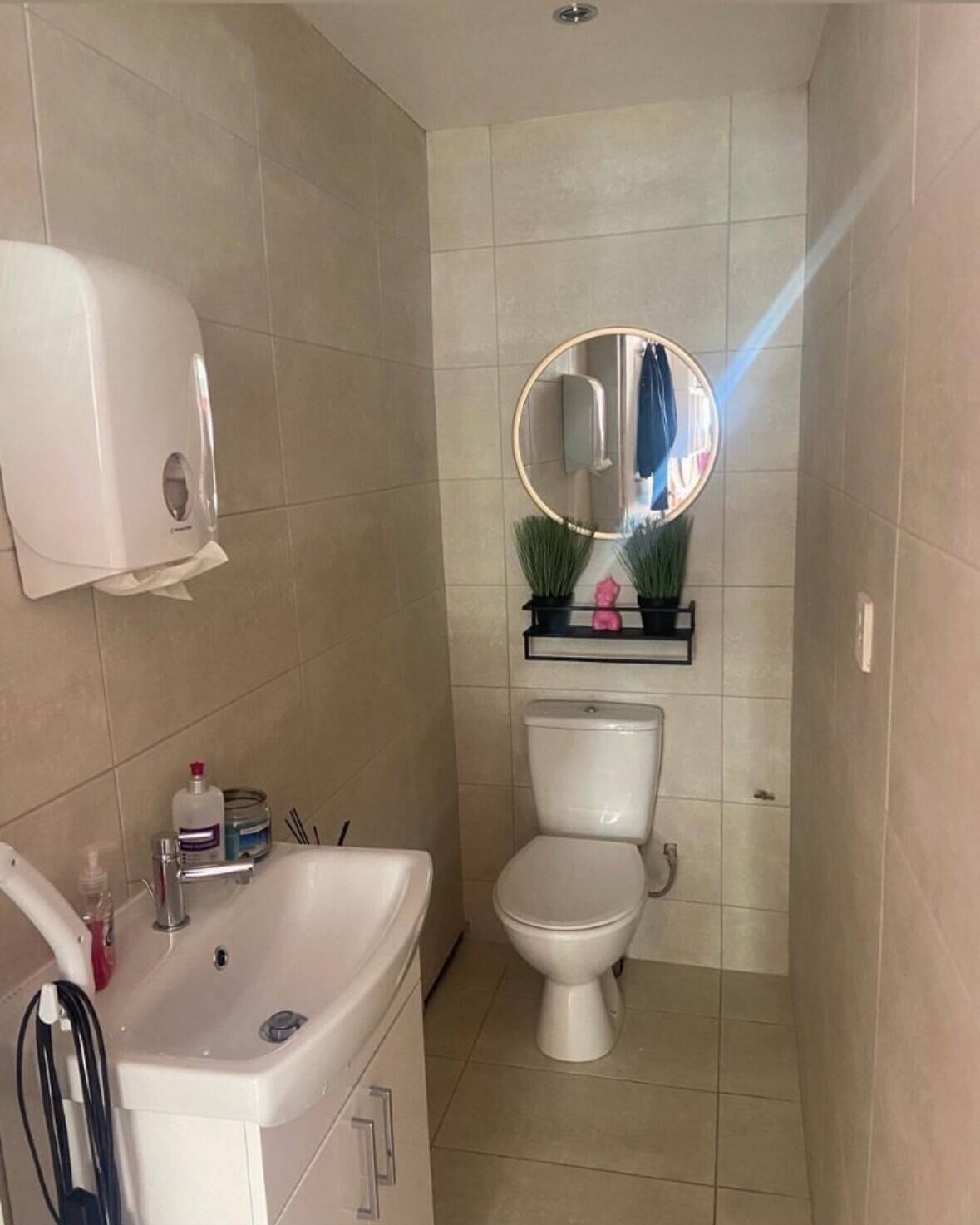 Established Hair & Beauty Salon for Sale &ndash; Prime West End Glasgow Location Photo 2