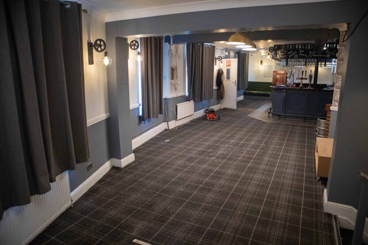 KENT - FREE-OF-TIE PUB IN RESIDENTIAL MAIDSTONE Photo 2