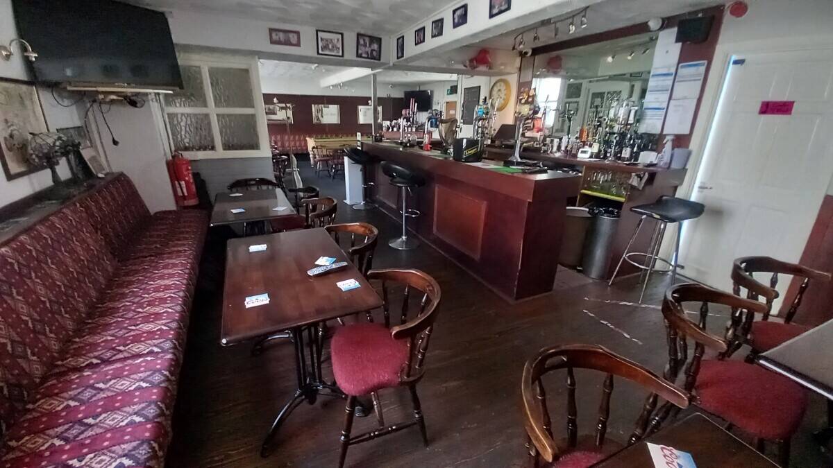 SOUTH WALES - EDGE OF TOWN CENTRE FREEHOUSE