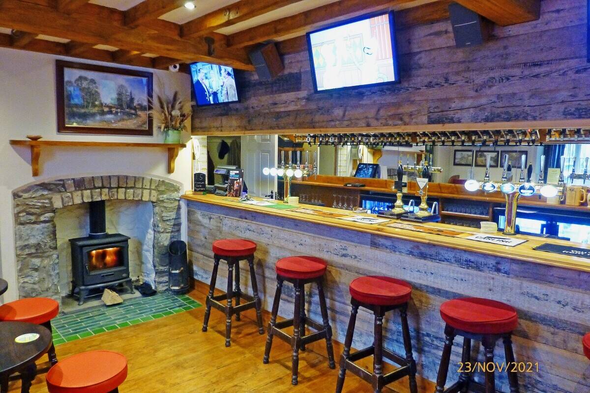 POWYS - SUBSTANTIAL VILLAGE CENTRE PUBLIC HOUSE BEING HUB OF COMMUNITY AND HUGE POTENTIAL TO REINSTA Photo 2