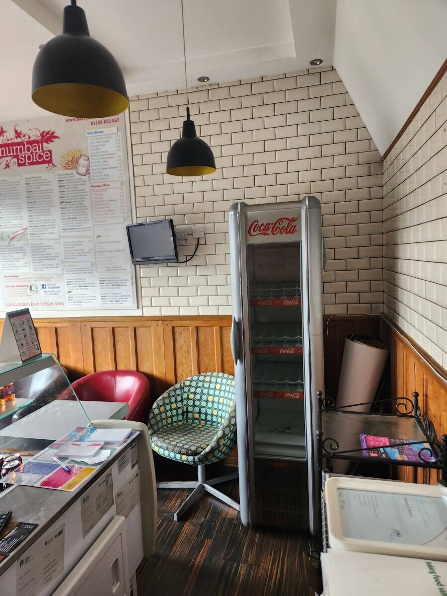 Dessert shop/cafe on busy road