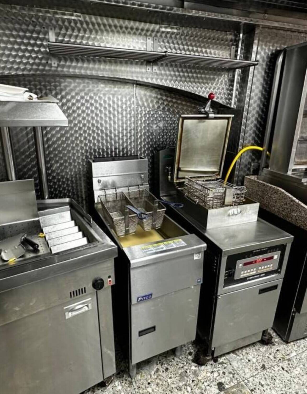 Resturent for sale in Edgware Road fully fitted modern equipments Photo 2