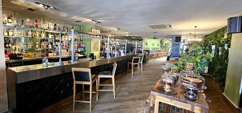 Fantastic Restaurant & Bar Opportunity within the seaside town of Largs. 'Stone's throw' from beach