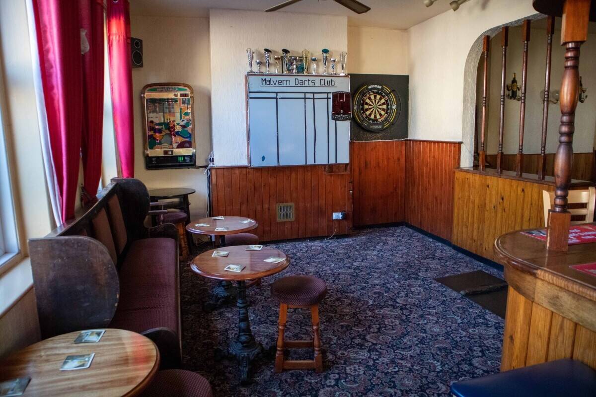PRICED FOR QUICK SALE: KENT - PUBLIC HOUSE WITH PLANNING PERMISSION FOR RETAIL CONVERSION