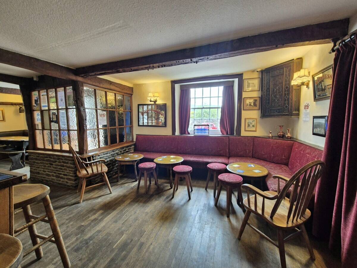 YORKSHIRE DALES - GRADE II LISTED PUBLIC HOUSE IN CHOCOLATE BOX LOCATION