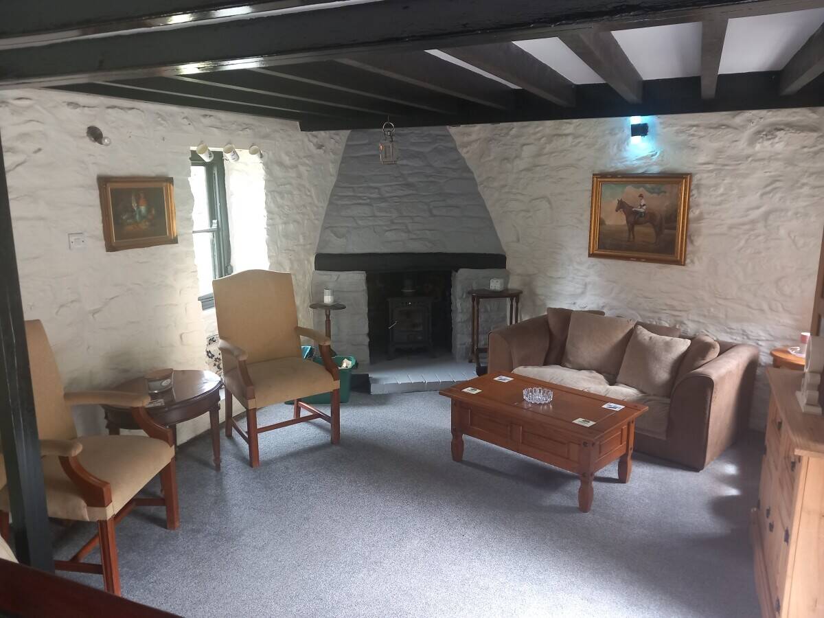 PEMBROKESHIRE – OUTSTANDING STONE BUILT GRADE II LISTED PROPERTY IN QUIET RURAL LOCATION NEXT TO MAJ