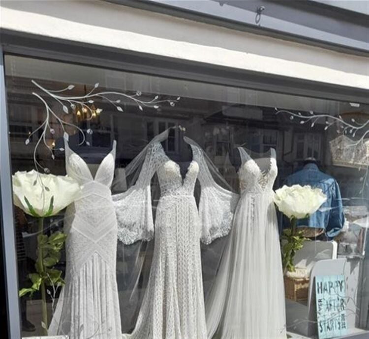 DESIGNER BRIDAL WEAR BOUTIQUE IN ESSEX Photo 2