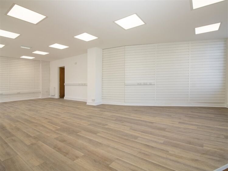 Vacant Retail Premises Photo 2