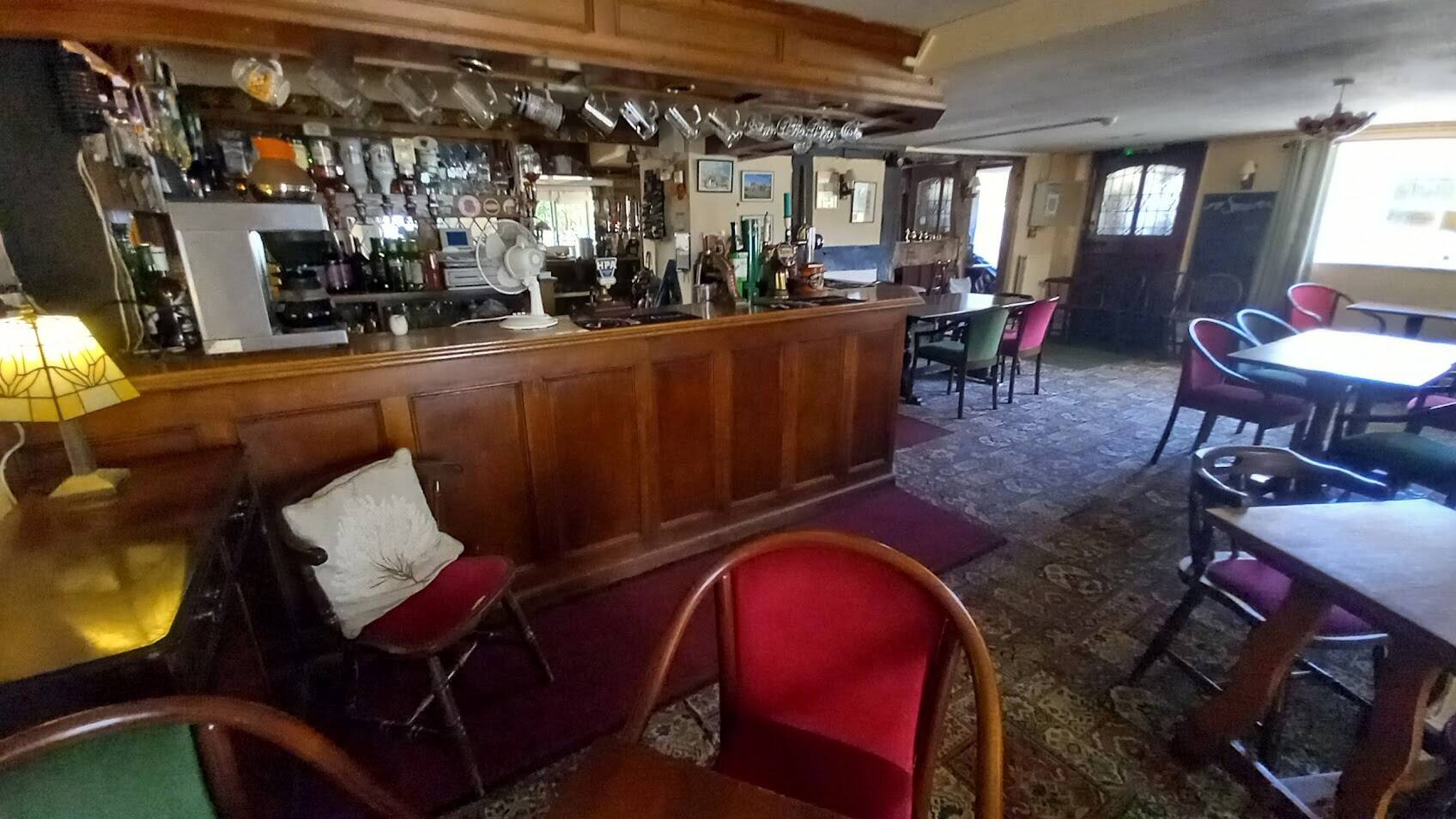 HEREFORDSHIRE – BLACK AND WHITE MAIN ROAD PUBLIC HOUSE SET IN 2.25 OF AN ACRE Photo 2