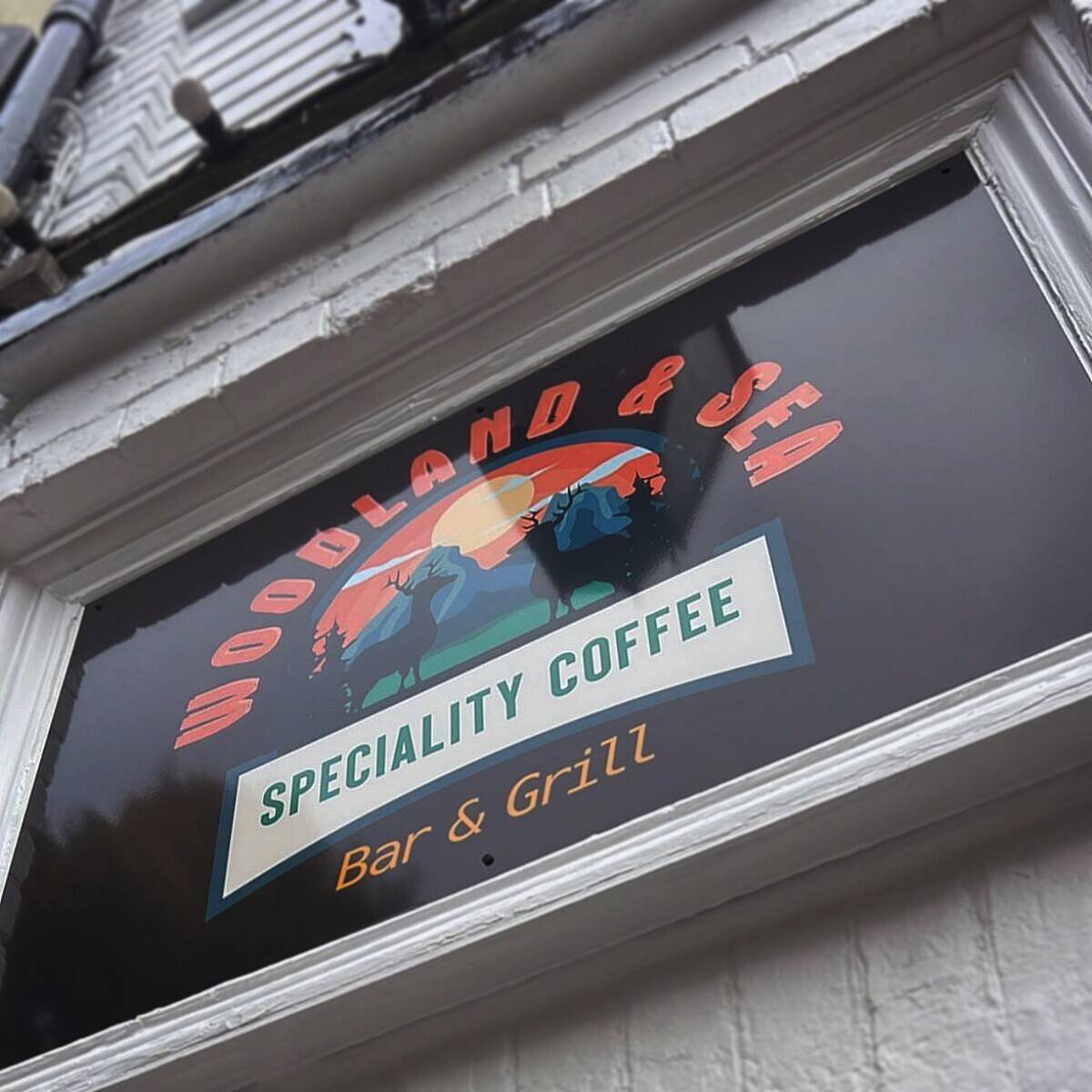 Coffee shop & Bar & Grill Photo 3
