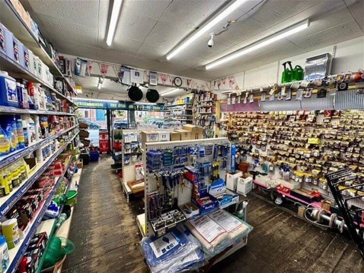 LEASEHOLD HARDWARE/DIY/KEYCUTTING STORE