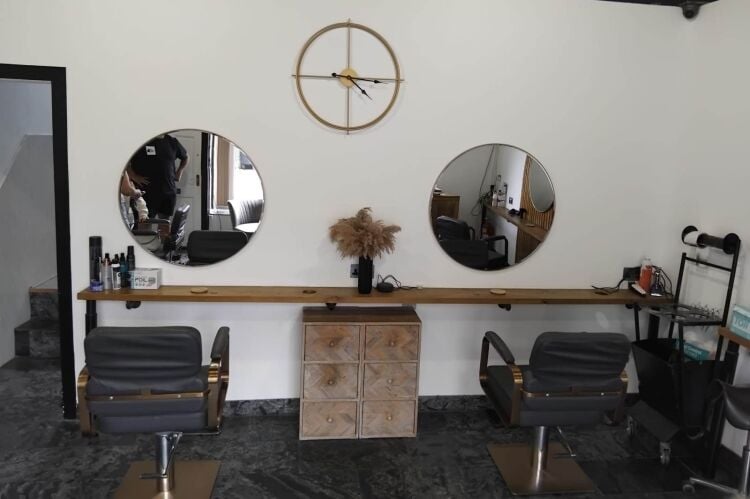 Closed Freehold Hair Salon - Leeds Photo 2