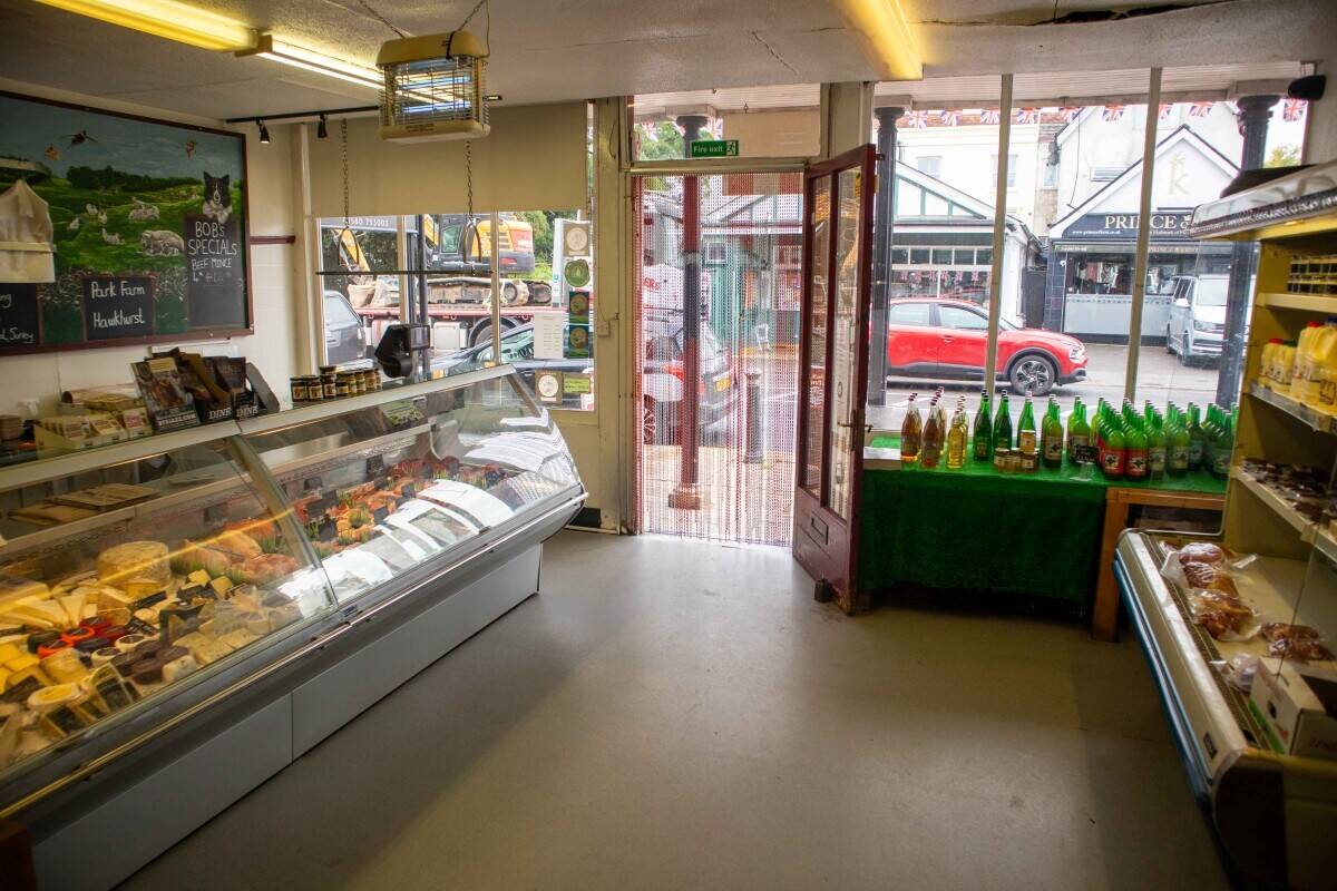 KENT - CLASS E RETAIL UNIT AND TWO INVESTMENT FLATS