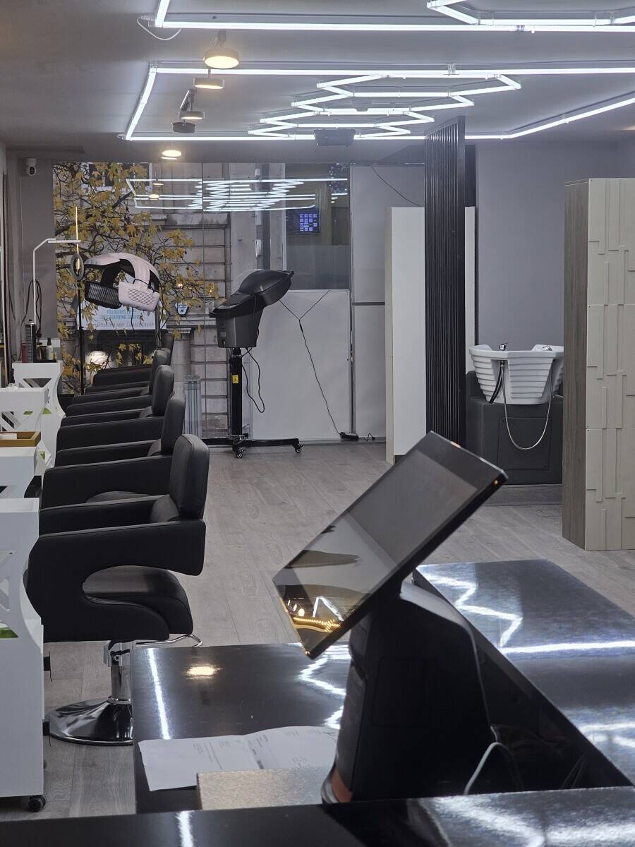 New 8- chair hair salon in Liverpool city centre Photo 2