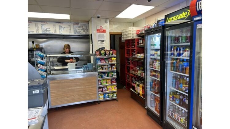 Long-Standing Takeaway Business with 30+ Years of Trading & Freehold Available Based in Falkirk Scotland Photo 2