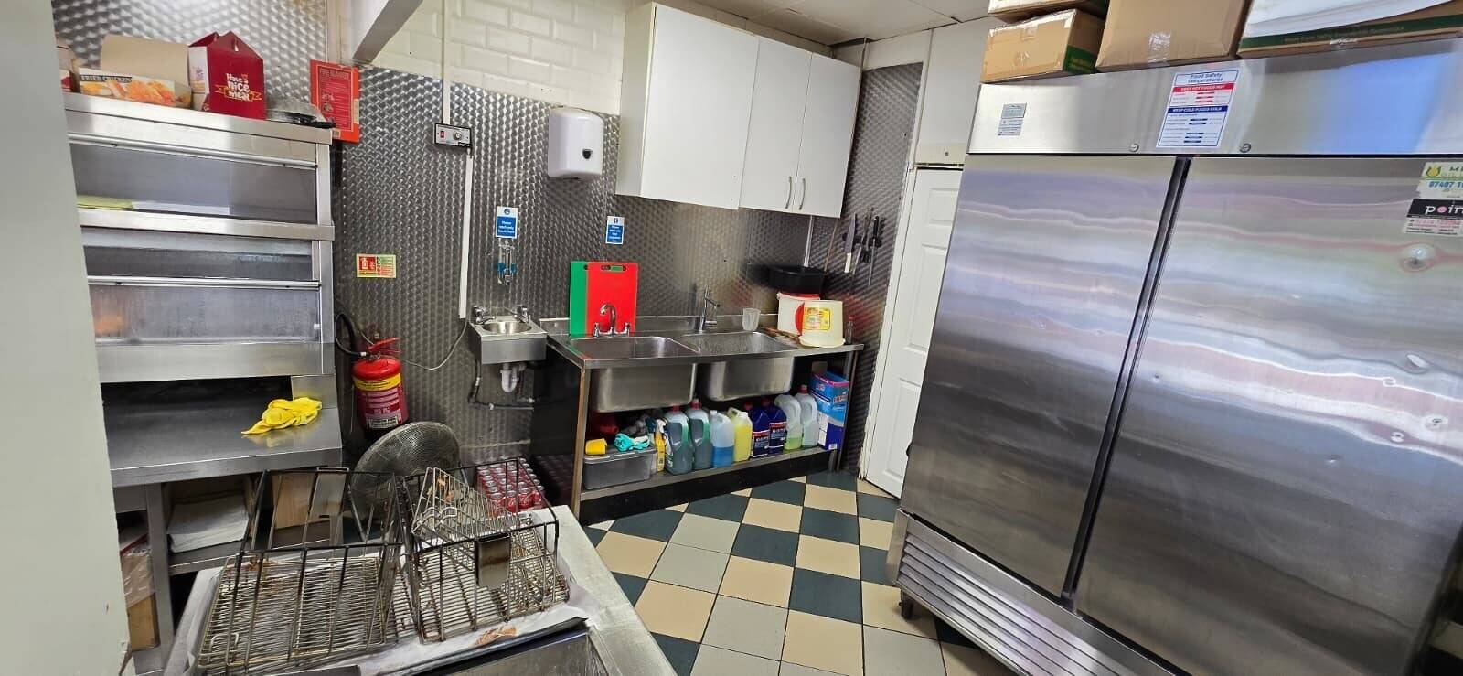 Thriving Takeaway Shop for Sale in Wood Green – High Footfall Location Photo 2
