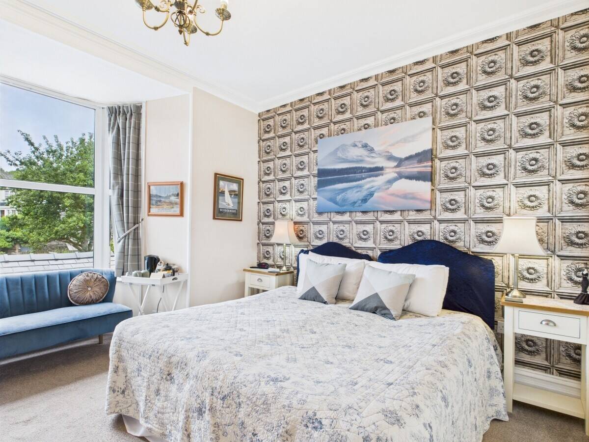 Superb  opportunity to acquire a 6 bed/6 bath & 1 bed annex guest house in Windermere Photo 2