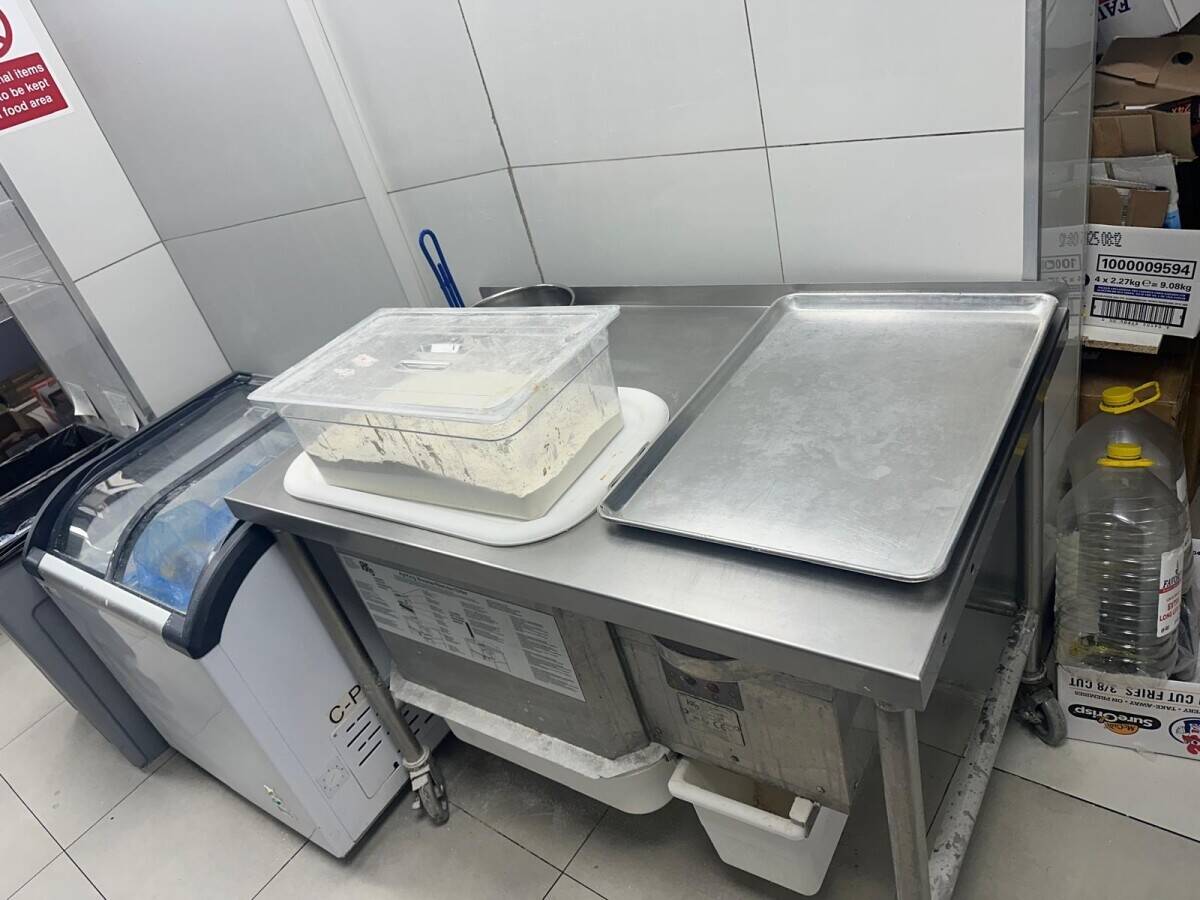 Chiken and Ribs Takeaway for Sale Prime Town Centre Location (South Wales) Photo 2