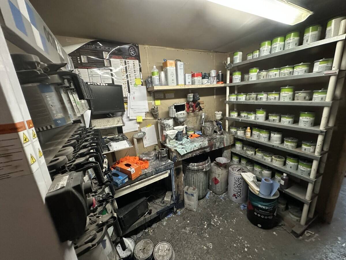 CAR BODYSHOP & PAINT SHOP IN DORCHESTER Photo 3