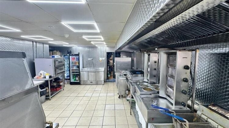 LEASEHOLD FRIED CHICKEN & KEBAB TAKEAWAY