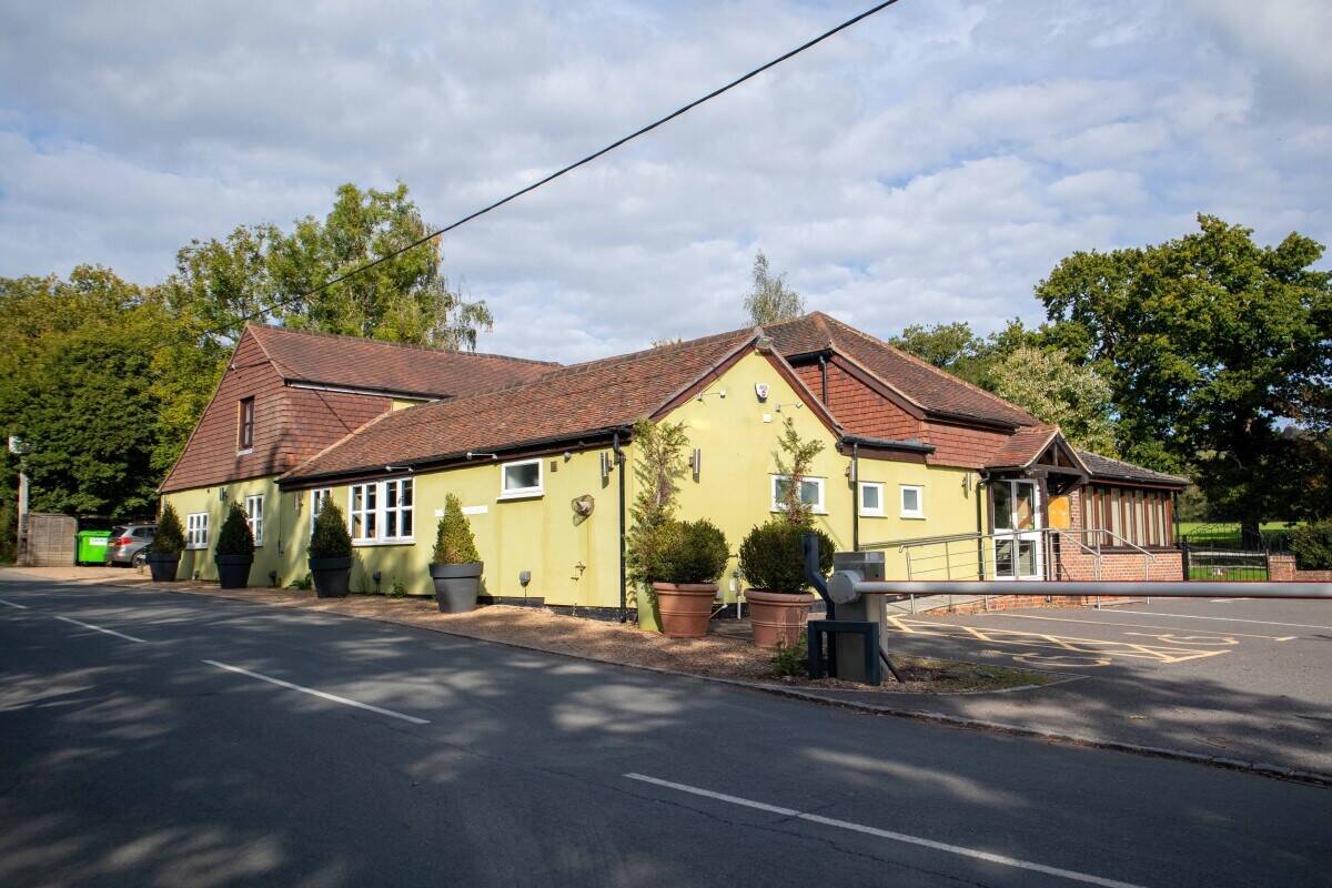 KENT - 90-100 COVER PUB RESTAURANT FOR SALE Photo 2