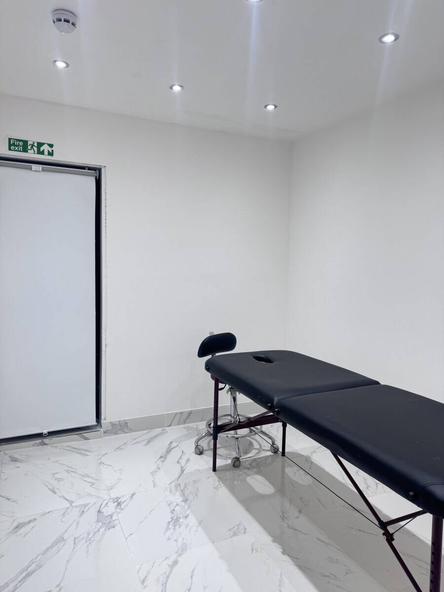 Salon Lease for Sale (NW10) &ndash; 12 Years Remaining &ndash; Fixtures, Fittings & Equipment Included