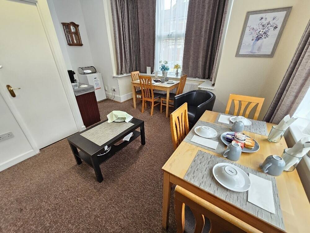 Established & Profitable Exeter Guest House With 6 Letting Bedrooms & Owners 1 Bedroom Accommodation Photo 2