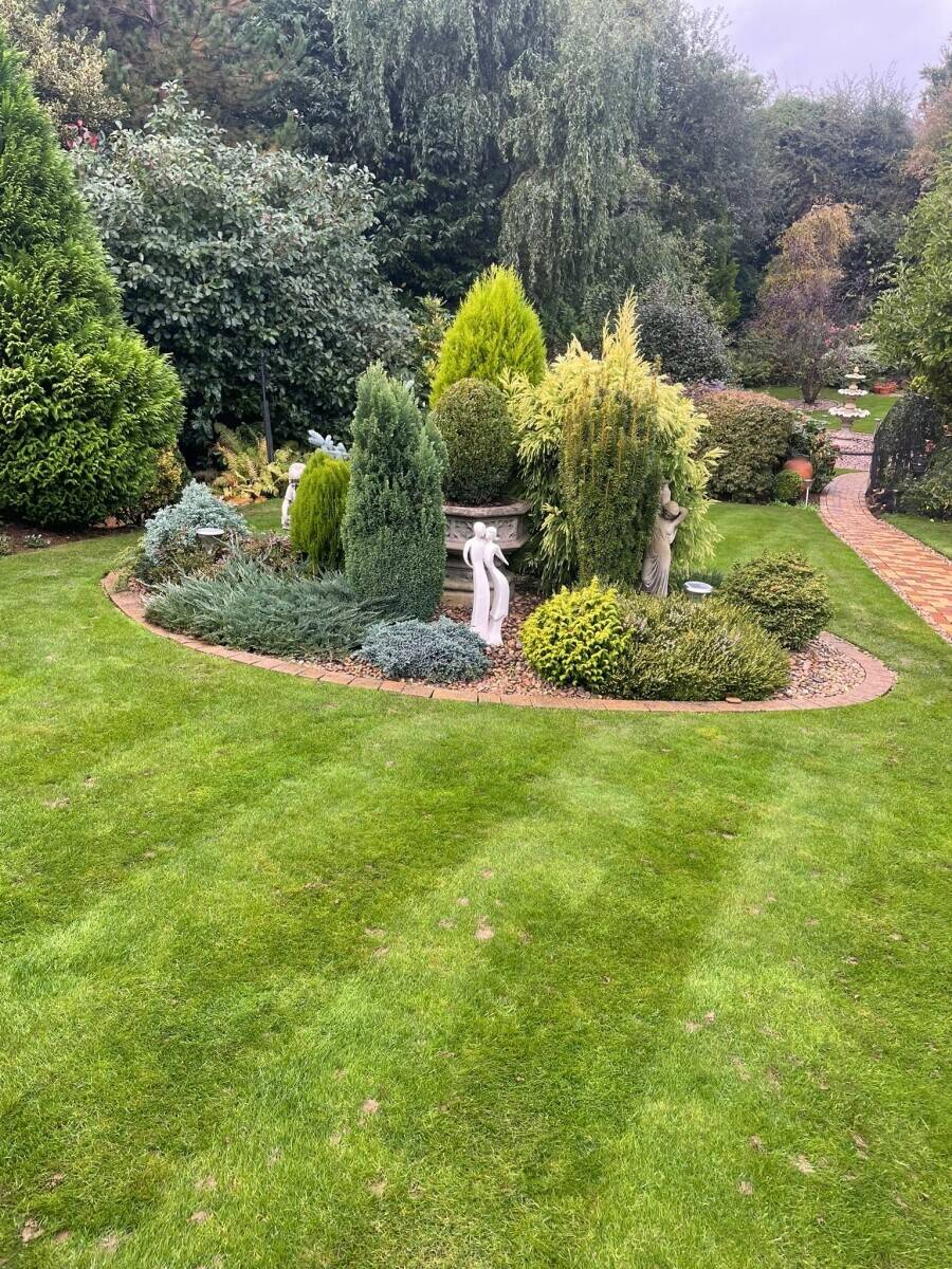 CONFIDENTIAL SALE POPULAR AND PROFITABLE, LAWNCARE BUSINESS NORTHANTS COVERING NORTHAMPTONSHIRE Photo 2