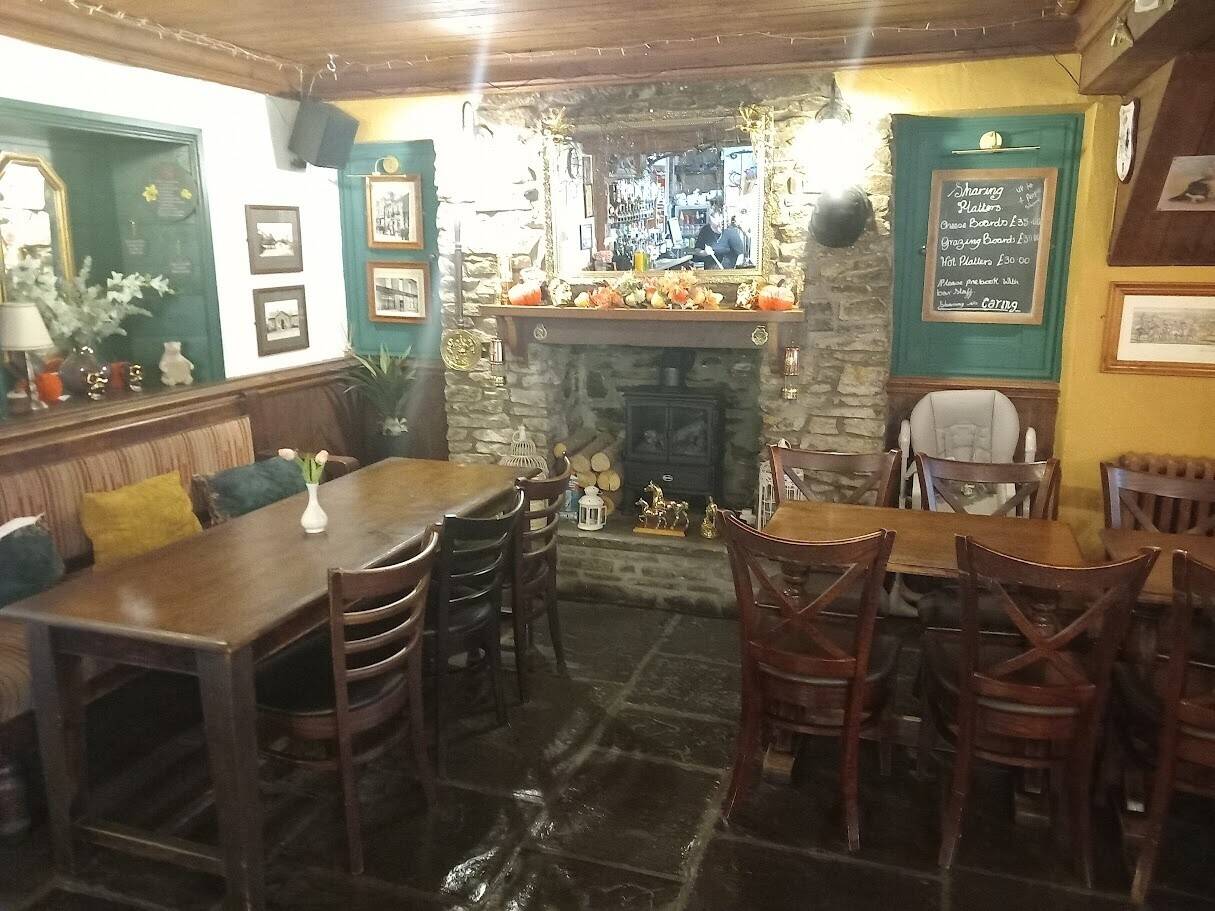 SOUTH WALES - HIGHLY PROFITABLE TRADITIONAL VILLAGE PUB