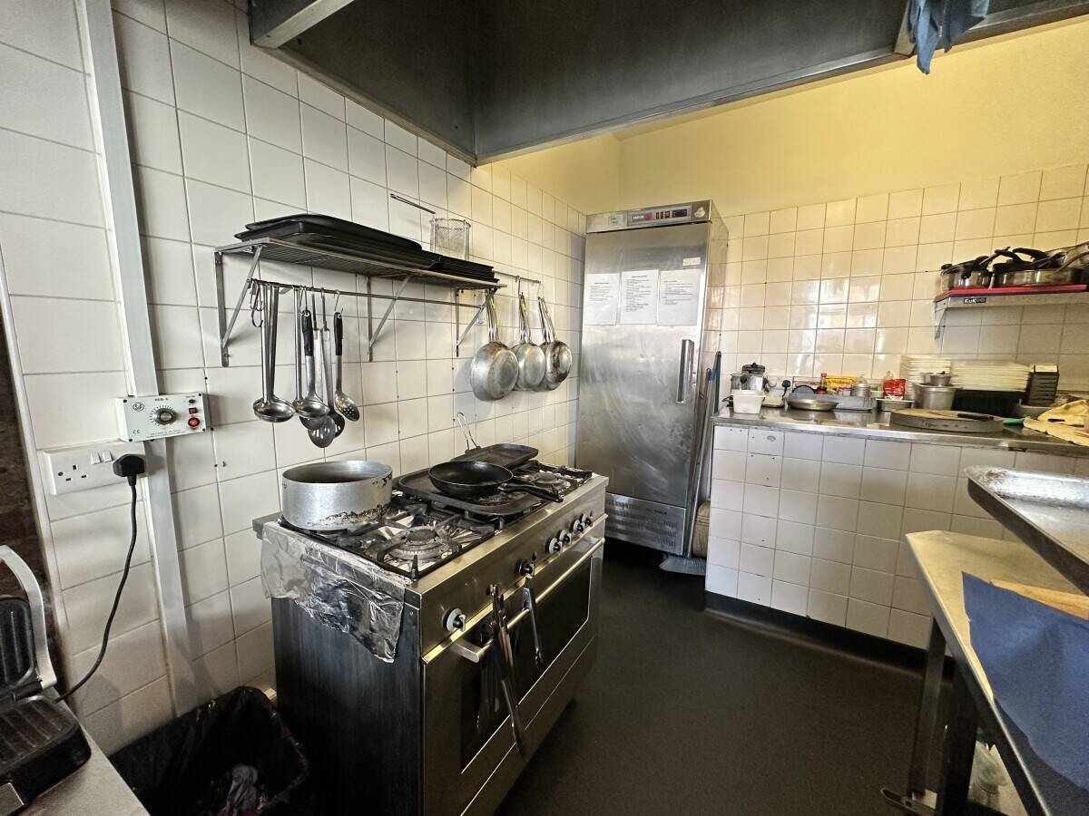 LICENSED RESTAURANT IN HOVE  LOW OVERHEADS
