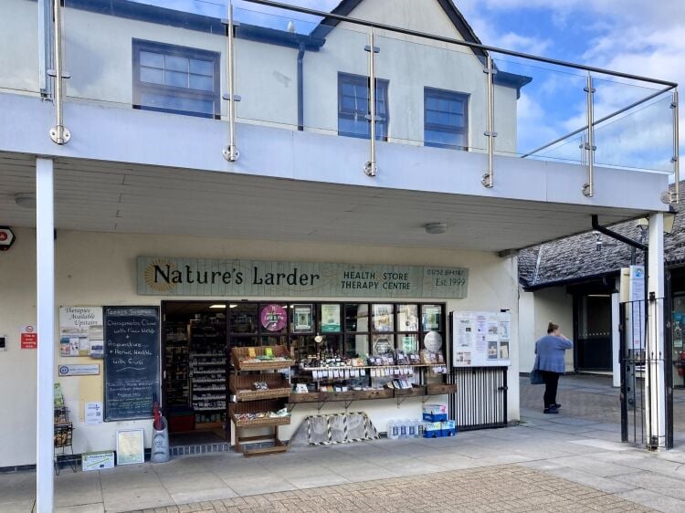 WHOLEFOOD/HEALTHFOOD STORE & THERAPY ROOMS