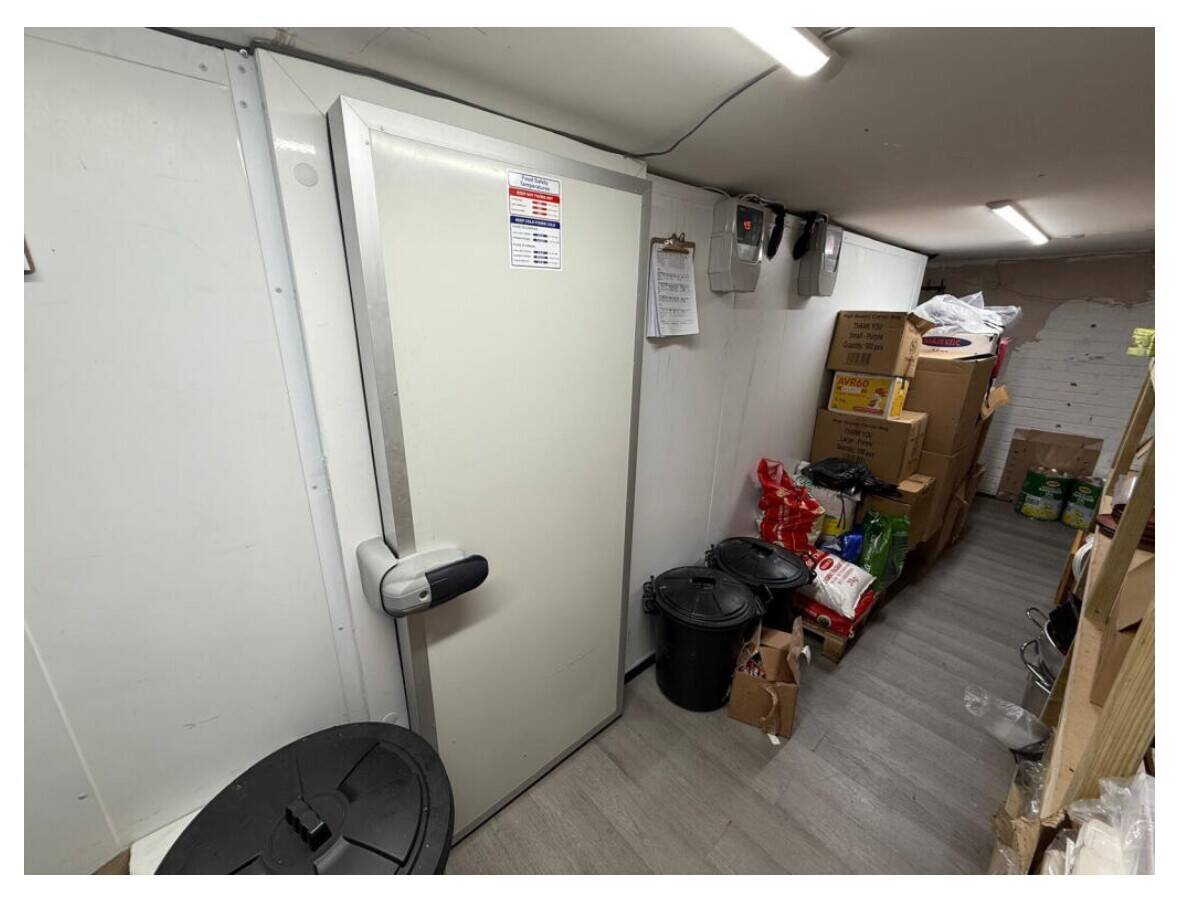 Fully Equipped Thai Restaurant & Takeaway – Excellent Business Opportunity in Dagenham, RM8