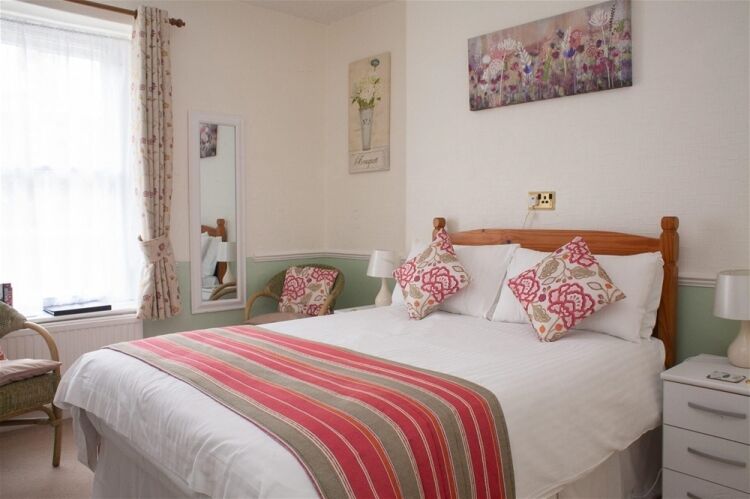 Captivating 7-Bedroom Georgian Guest House with En Suites for Sale For Sale in Minehead Photo 2