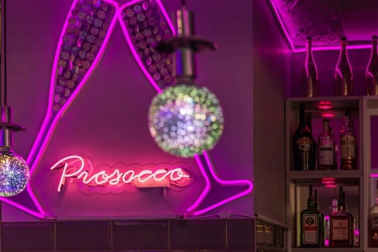 Licenced Bar & Restaurant in City Centre location Photo 2