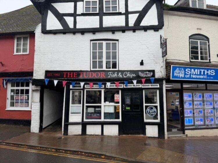 Freehold Fish & Chip Takeaway Located In Gloucestershire Photo 2