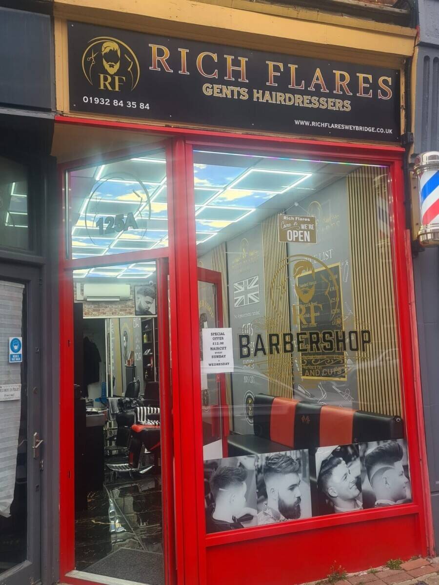 Fully equipped Barber Shop in Weybridge near High Street Photo 2