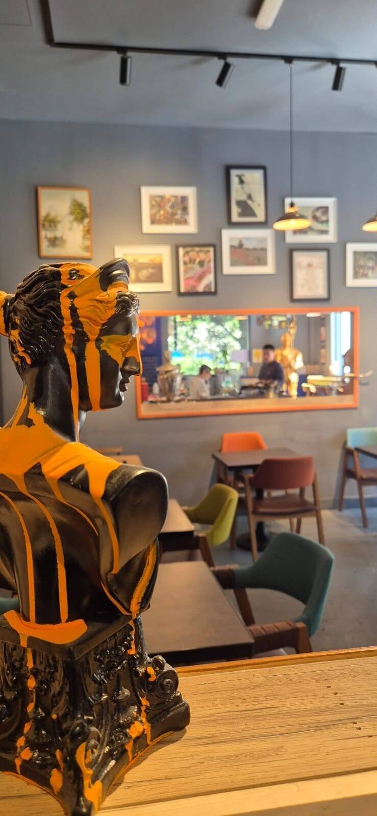 Restaurant& Caf&eacute; for sale