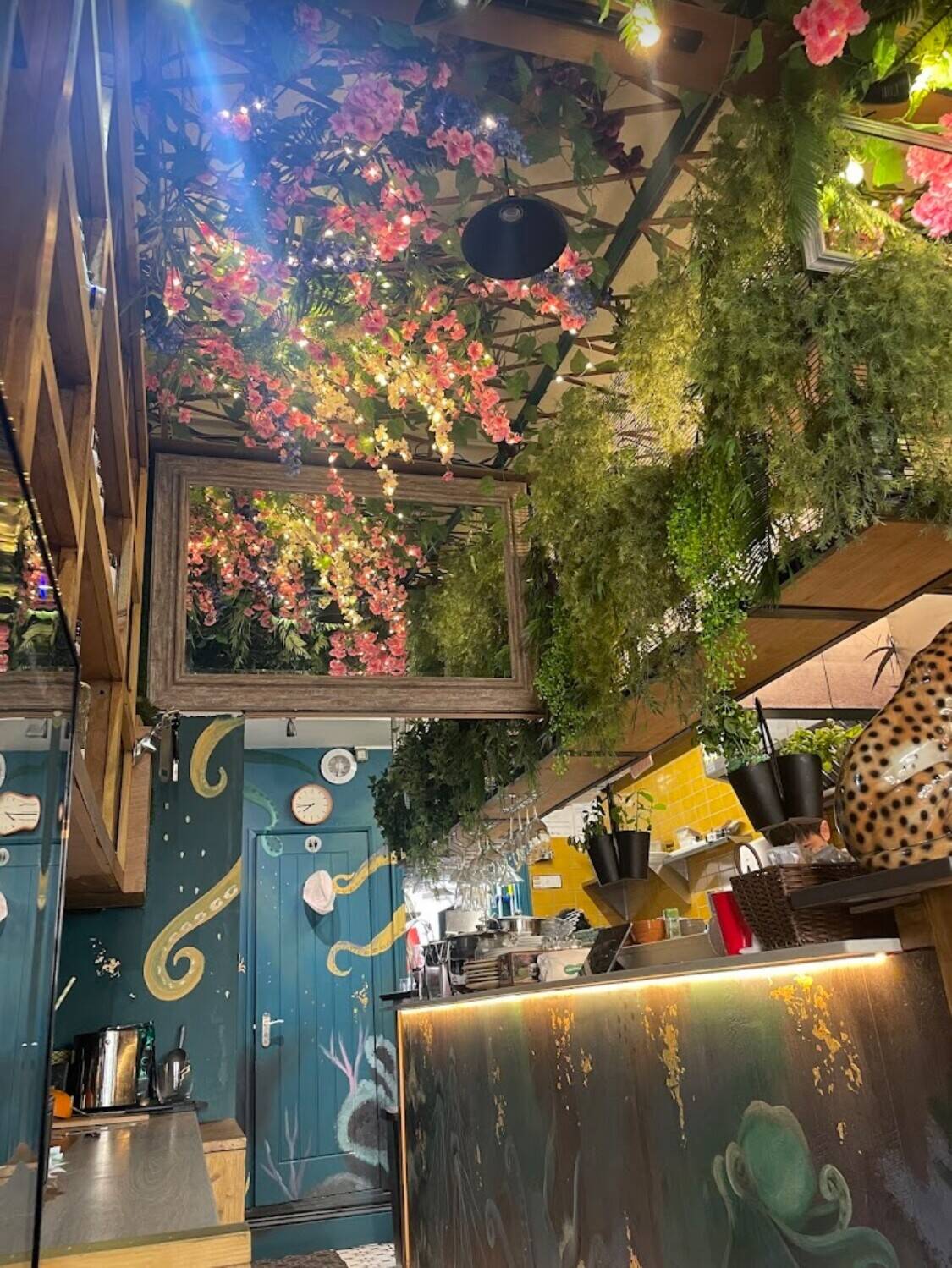 &nbsp;Fancy Tapas Cafe Bar/ Restaurant for sale in Prime spot Photo 3