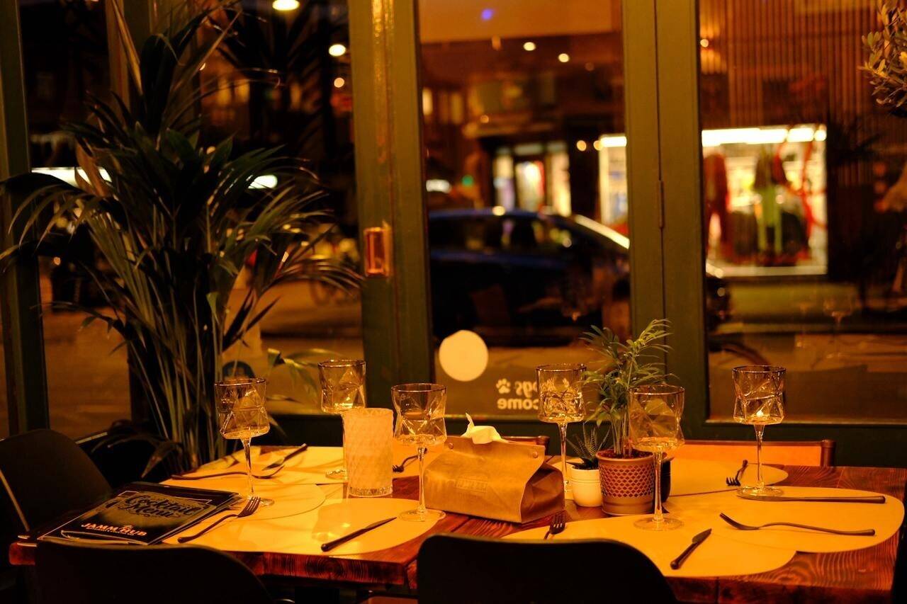 Restaurant & Cocktail Bar for Sale in London