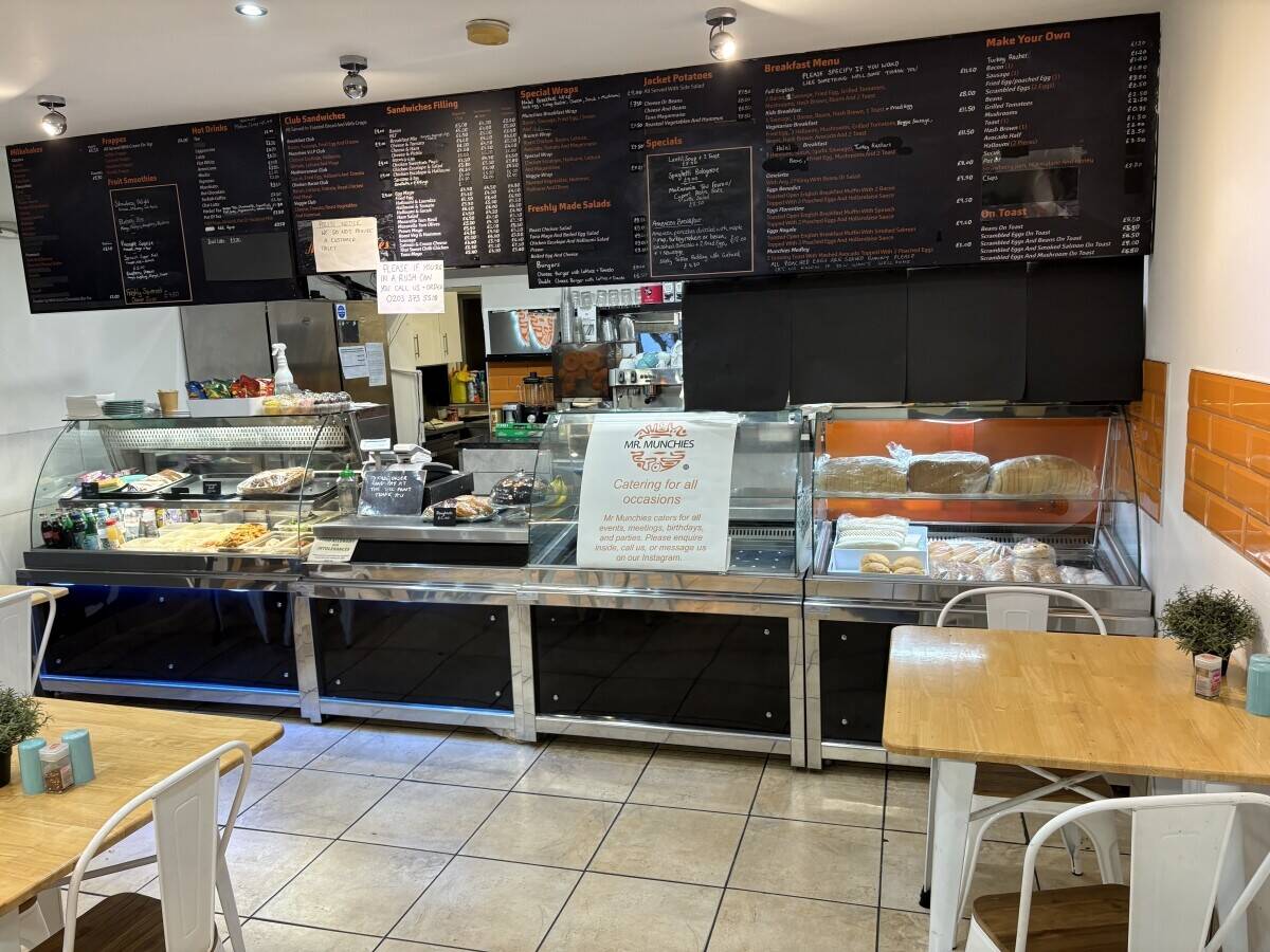 Cafe in Enfield EN2 Photo 2