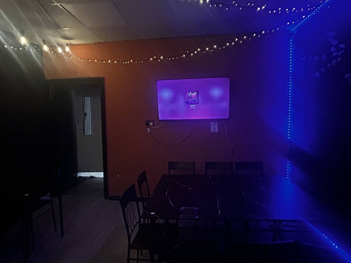 Twin flame lounge