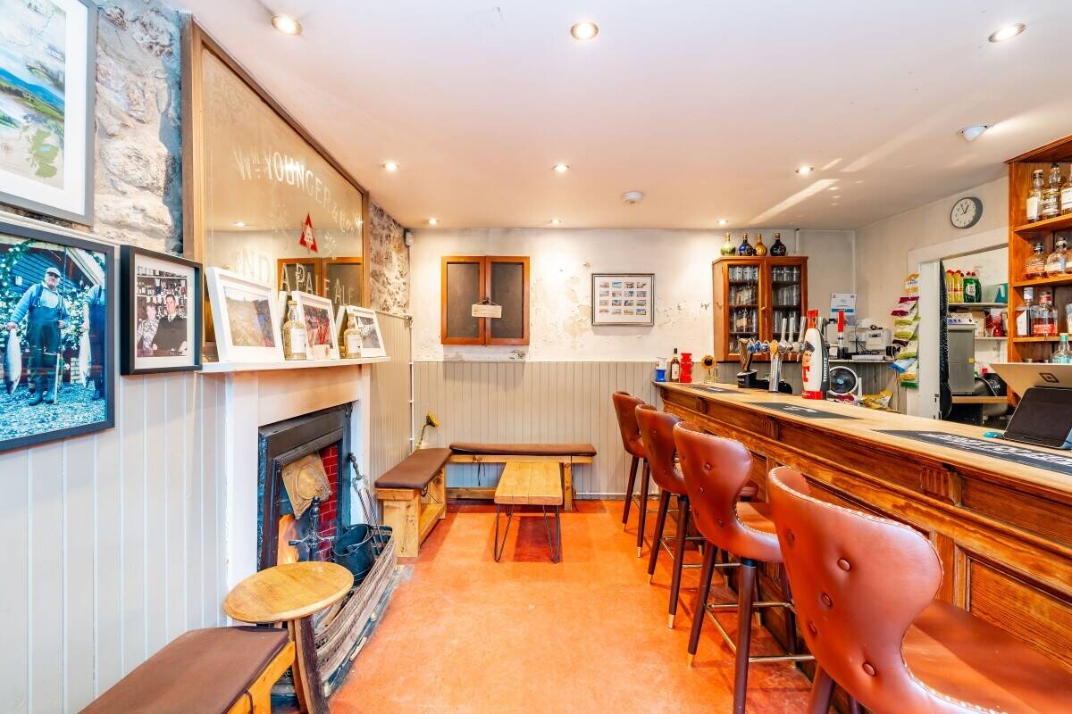 Outstanding Riverside Pub and Self Catering Cottage in the Heart of Malt Whisky Country (ref 1777) Photo 2
