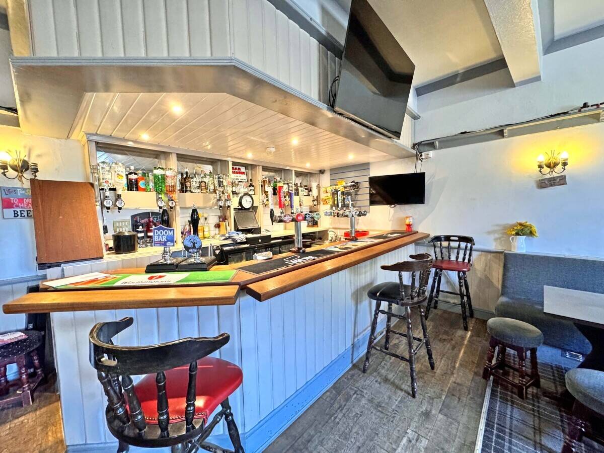NORTH YORKSHIRE - VILLAGE PUB AND NEWLY BUILT 2 BEDROOM COTTAGE Photo 2
