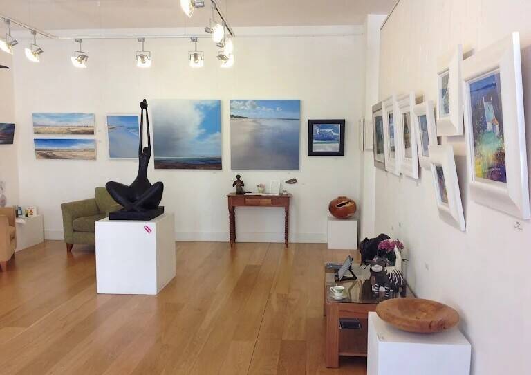 Established Glasgow Art Gallery With Strong Client Base &ndash; Turnkey Opportunity Photo 2