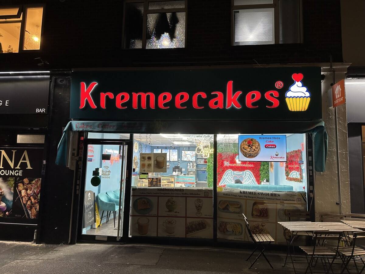 Cafe and Dessert shop for sale in Sutton south London Photo 2