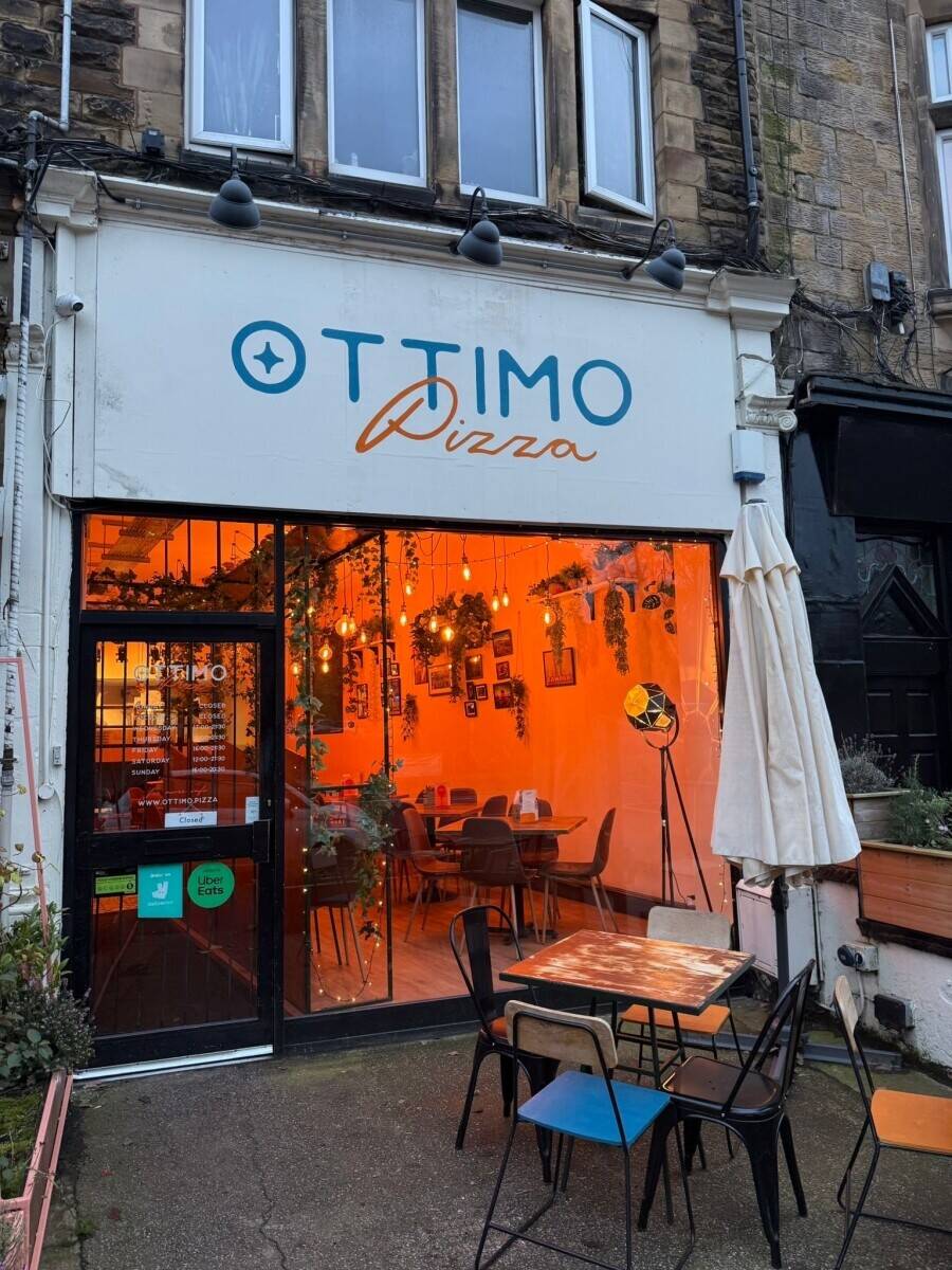 Italian Pizza Restaurant in Great Location For Sale