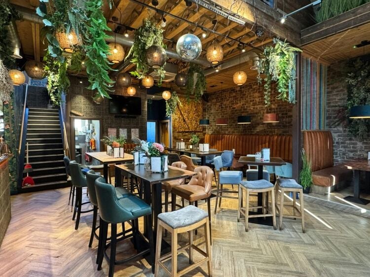 100 Cover Bar & Restaurant, Giffnock, Glasgow Southside Photo 2