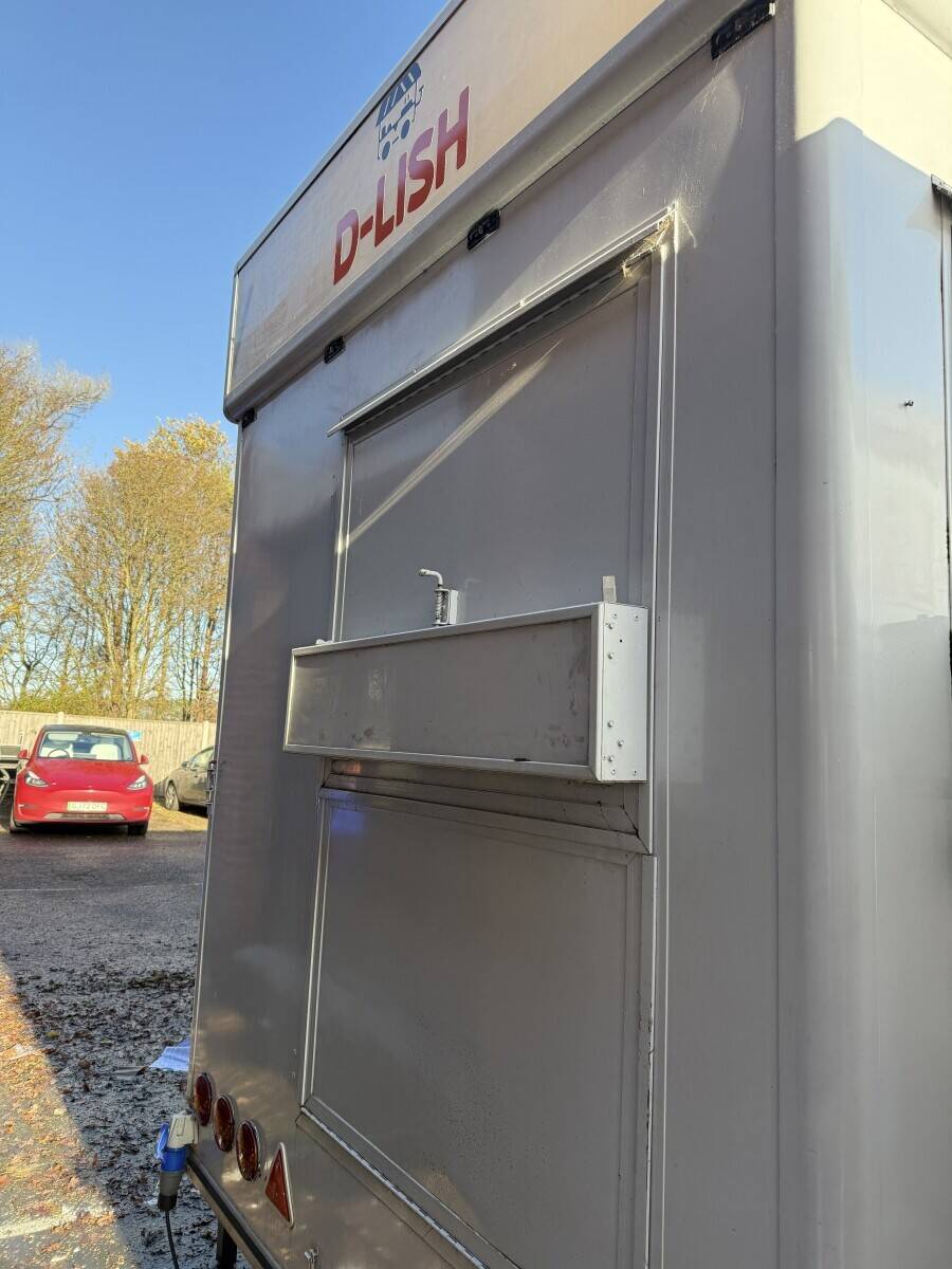 Fully Equipped Purpose-Built Catering Trailer – Ready to Trade!