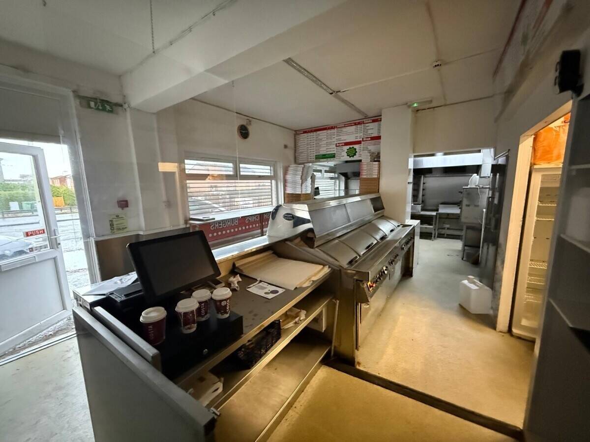 Class 3 Hot Food Premises Opportunity located in a densely populated neighbourhood (ref 1786) Photo 2